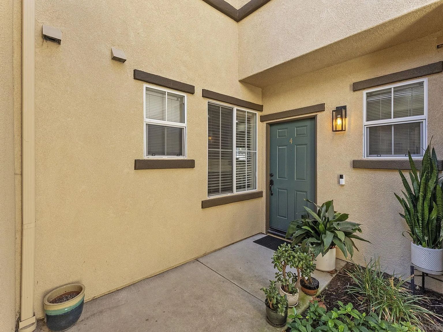 625 Sumner Way UNIT 4 Oceanside, CA 92058 - Thumbnail 3