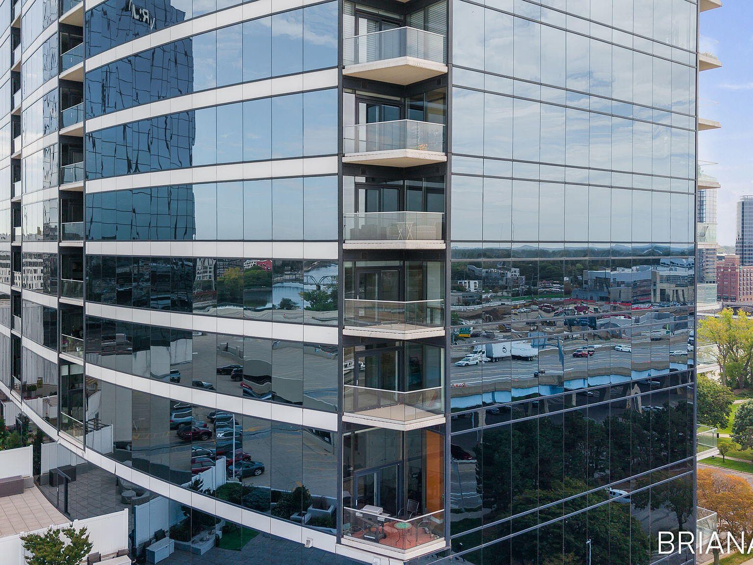 335 Bridge St NW APT 907 Grand Rapids, MI 49504 - Thumbnail 3