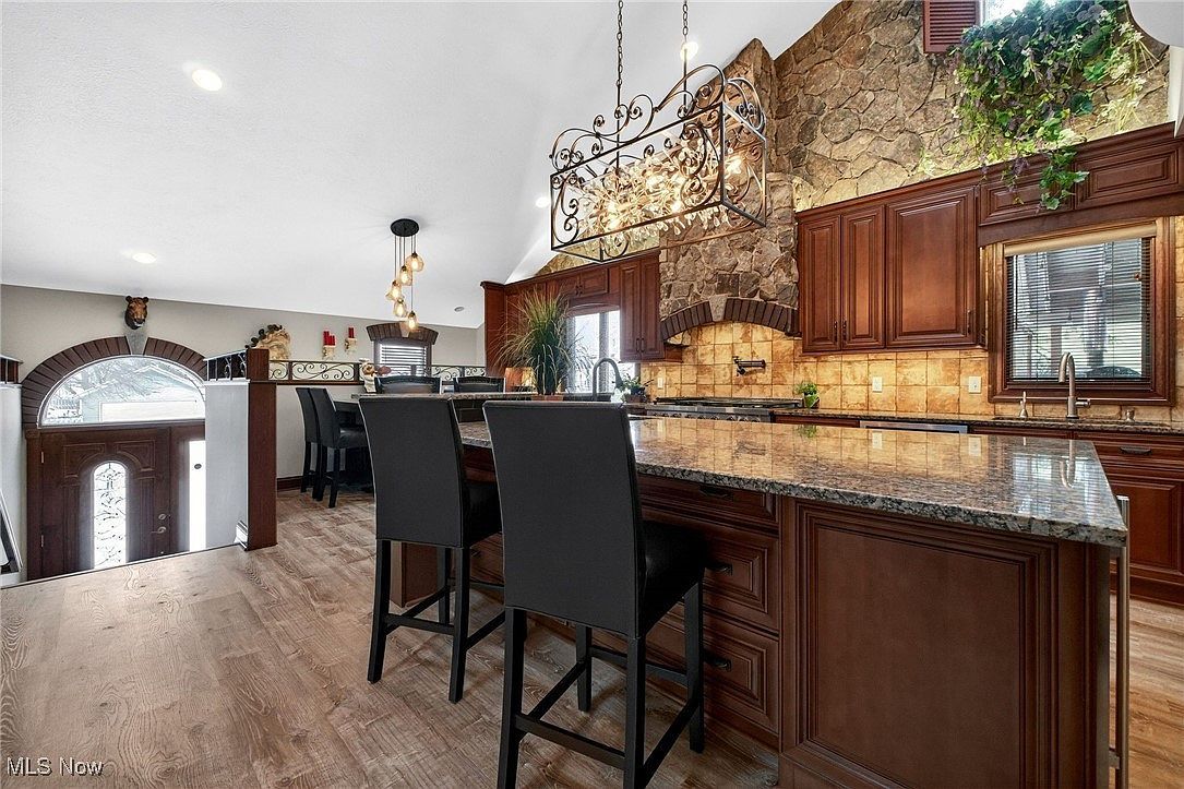 13817 Lakewood Heights Blvd Cleveland, OH 44107 - Thumbnail 3