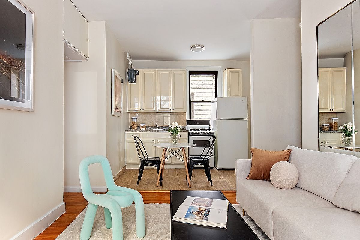 21-38 35th St APT 1B Astoria, NY 11105 - Thumbnail 3