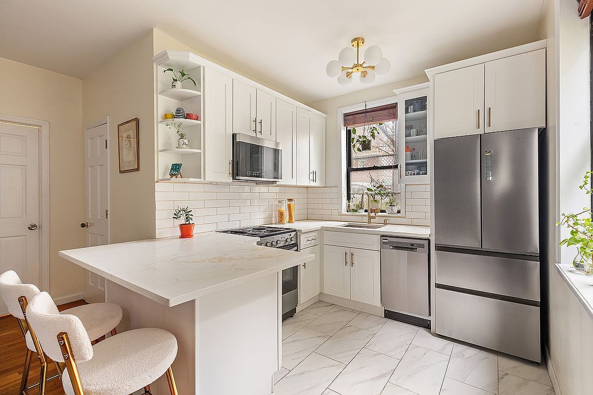 21-05 33rd St #1A Astoria, NY 11105 - Thumbnail 3