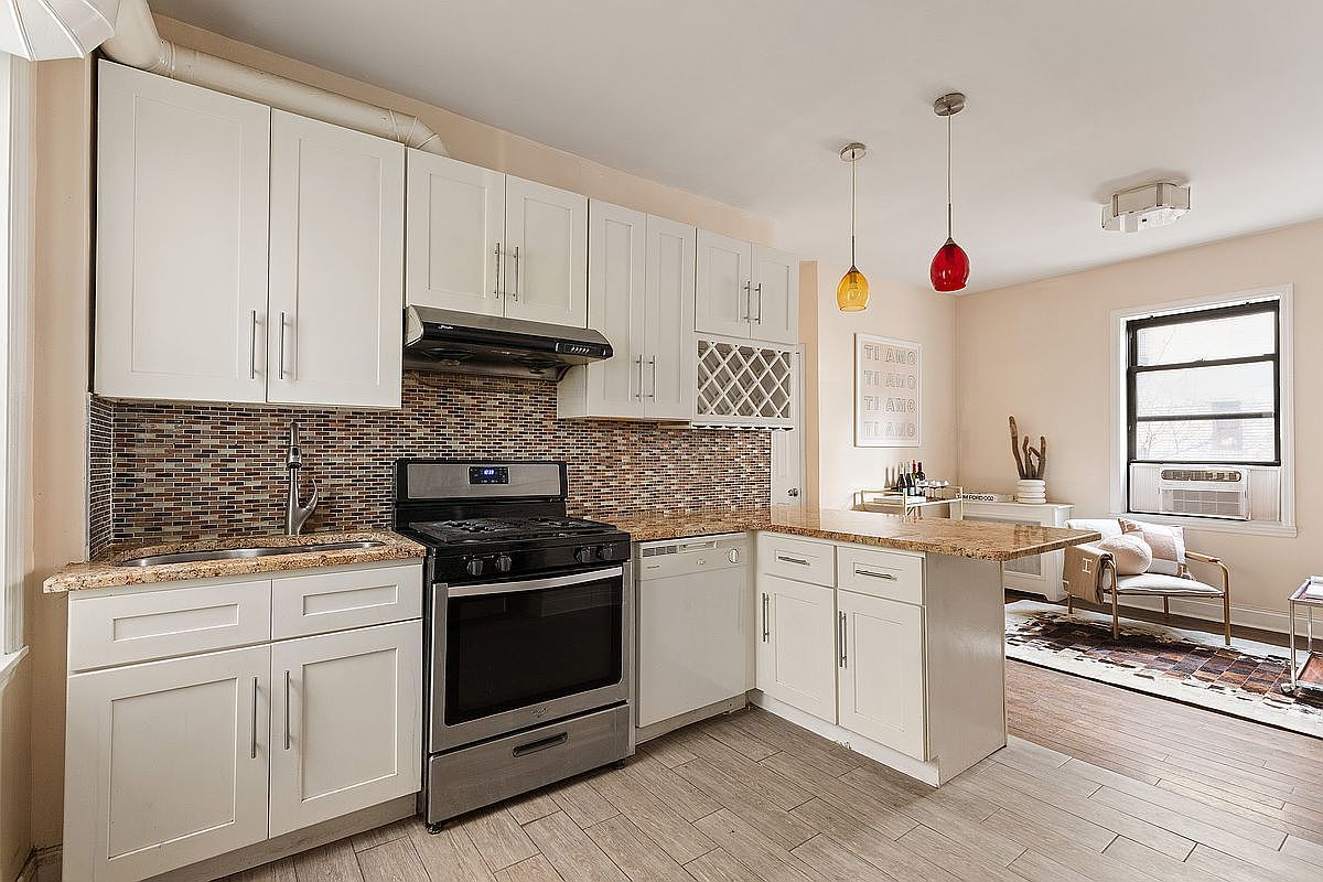 21-16 35th St #3G Astoria, NY 11105 - Thumbnail 3