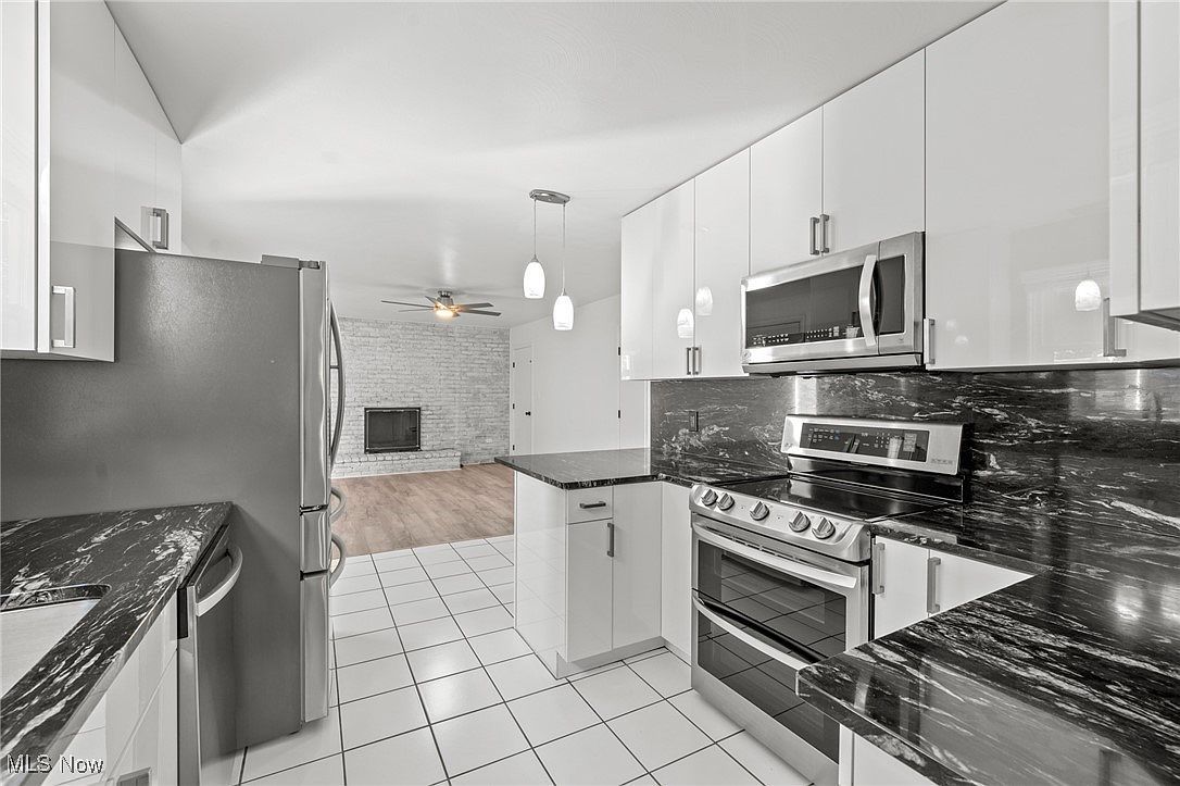 270 Parkview Dr Aurora, OH 44202 - Thumbnail 3