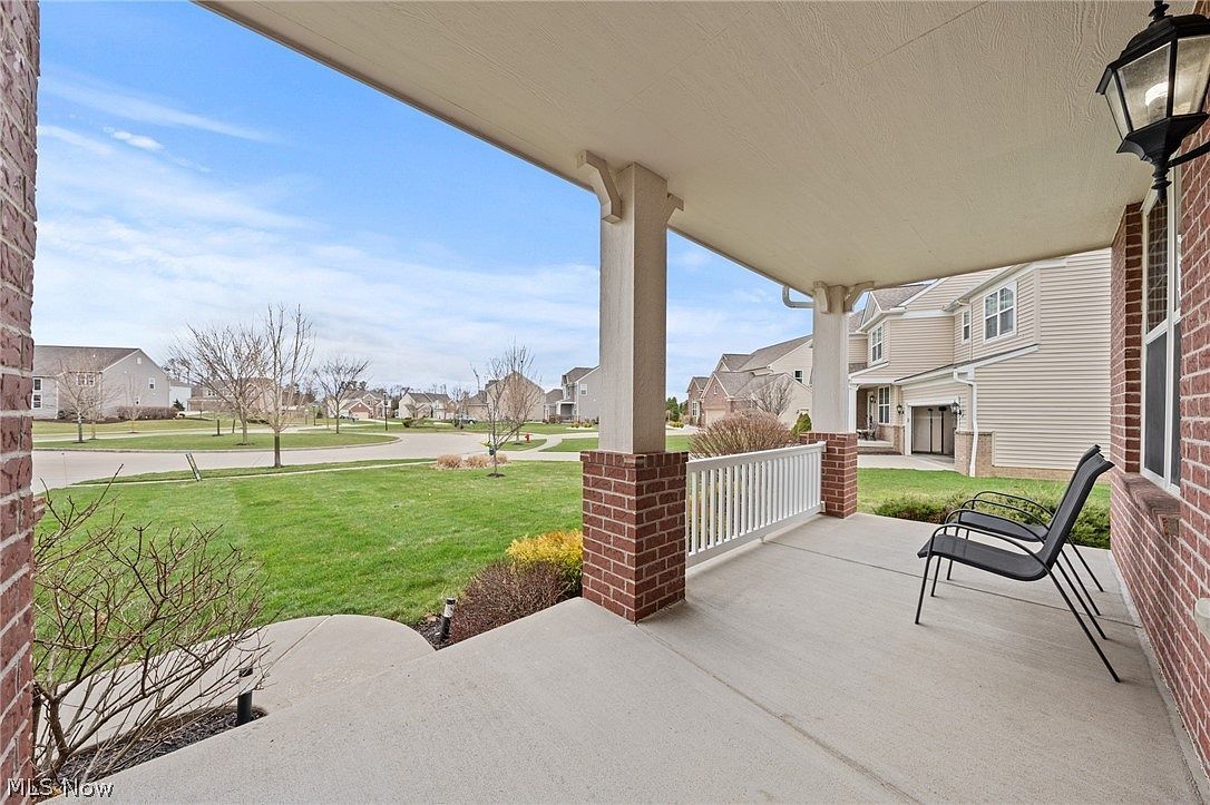 2039 Meadowood Blvd Twinsburg, OH 44087 - Thumbnail 3