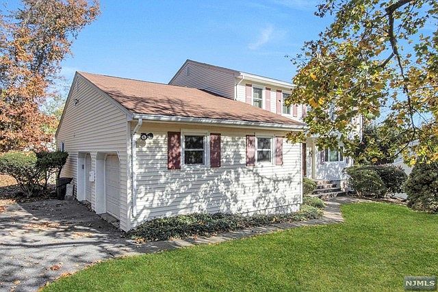 34 Laura Ln Park Ridge, NJ 07656 - Thumbnail 3