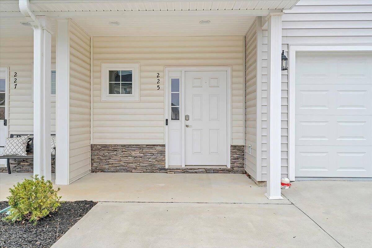 225 Louise Ln Elliston, VA 24087 - Thumbnail 3