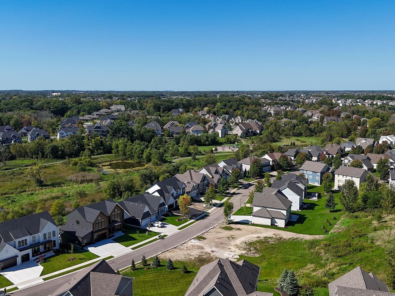 5250 Polaris Ln N Plymouth, MN 55446 - Thumbnail 3