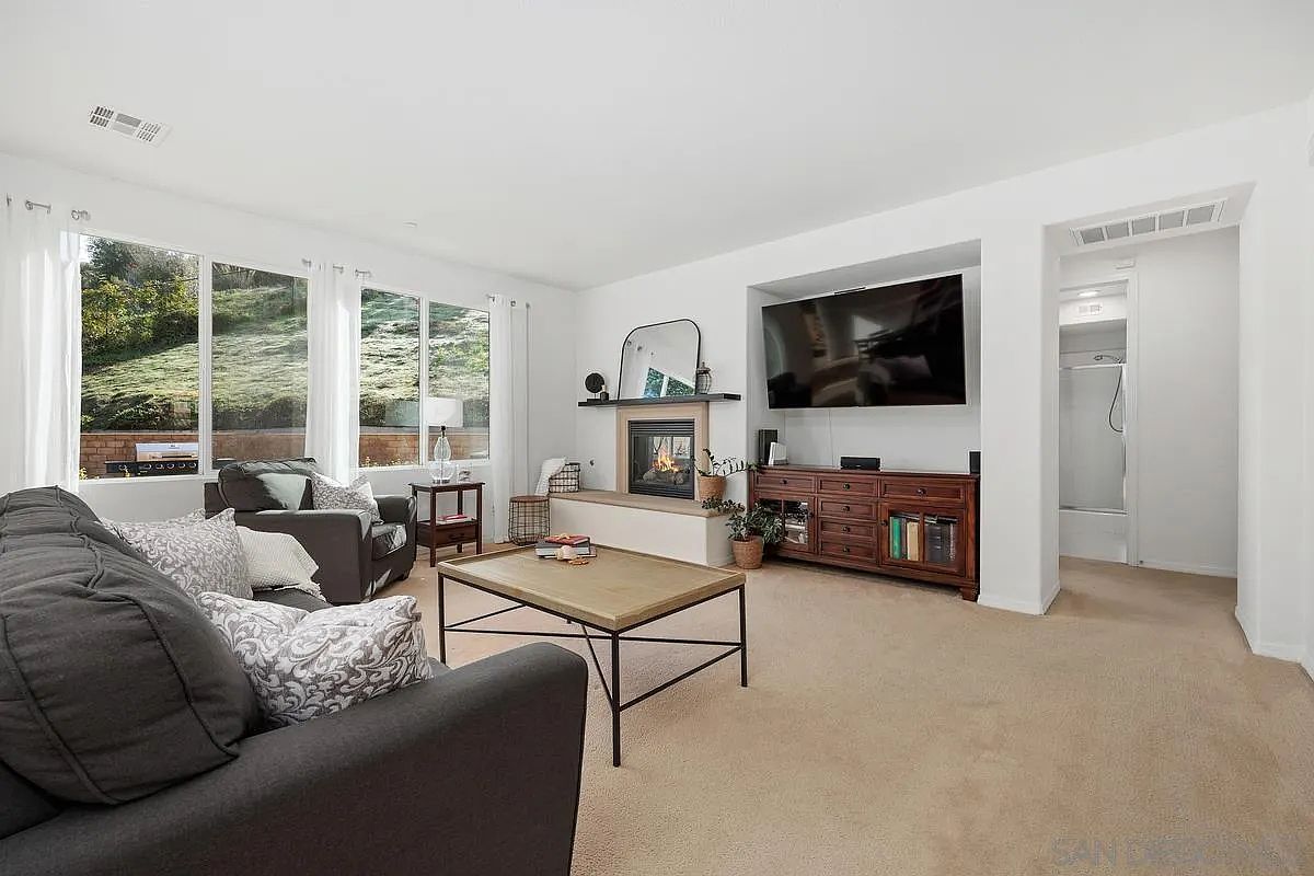 475 Taylor Dr Oceanside, CA 92056 - Thumbnail 3