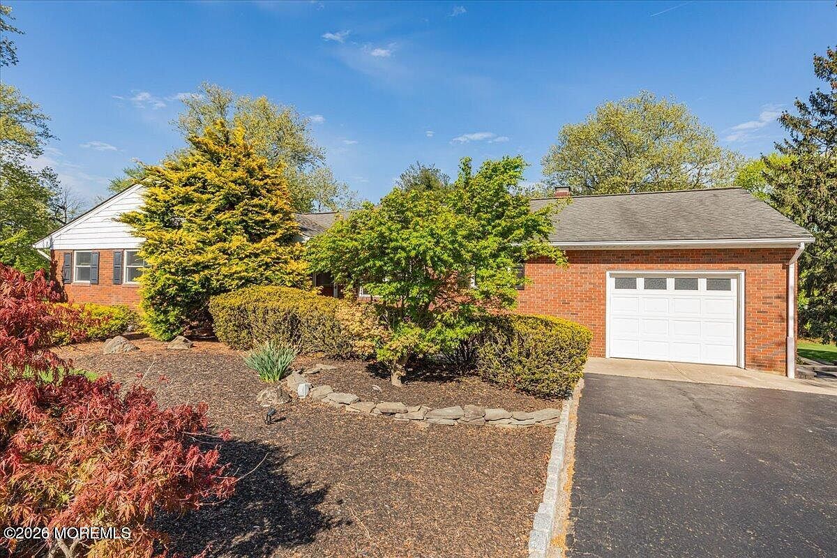 29 Centerville Rd Holmdel, NJ 07733 - Thumbnail 3