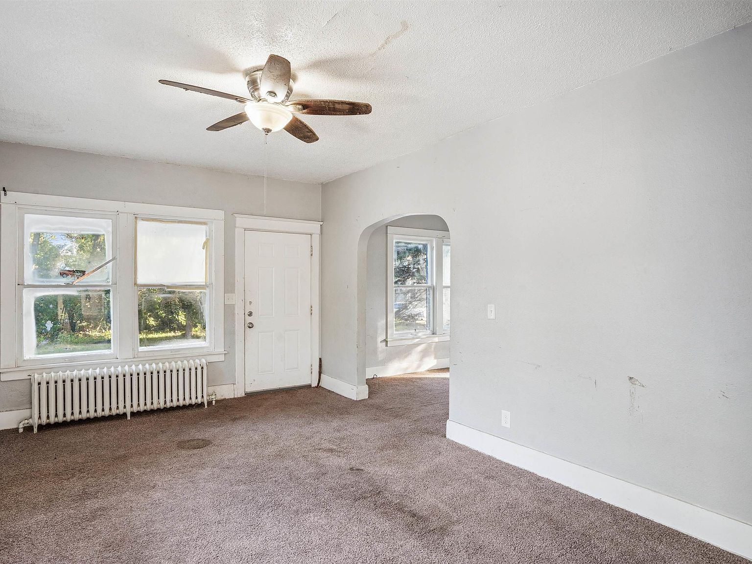 209 E 13th St Davenport, IA 52803 - Thumbnail 3