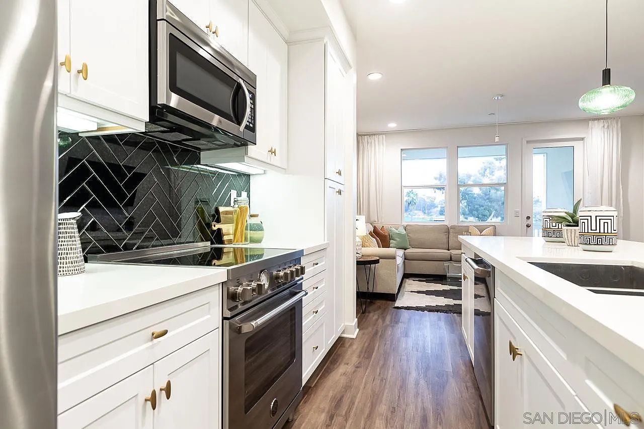 1120 Sea Glass Way Oceanside, CA 92054 - Thumbnail 3