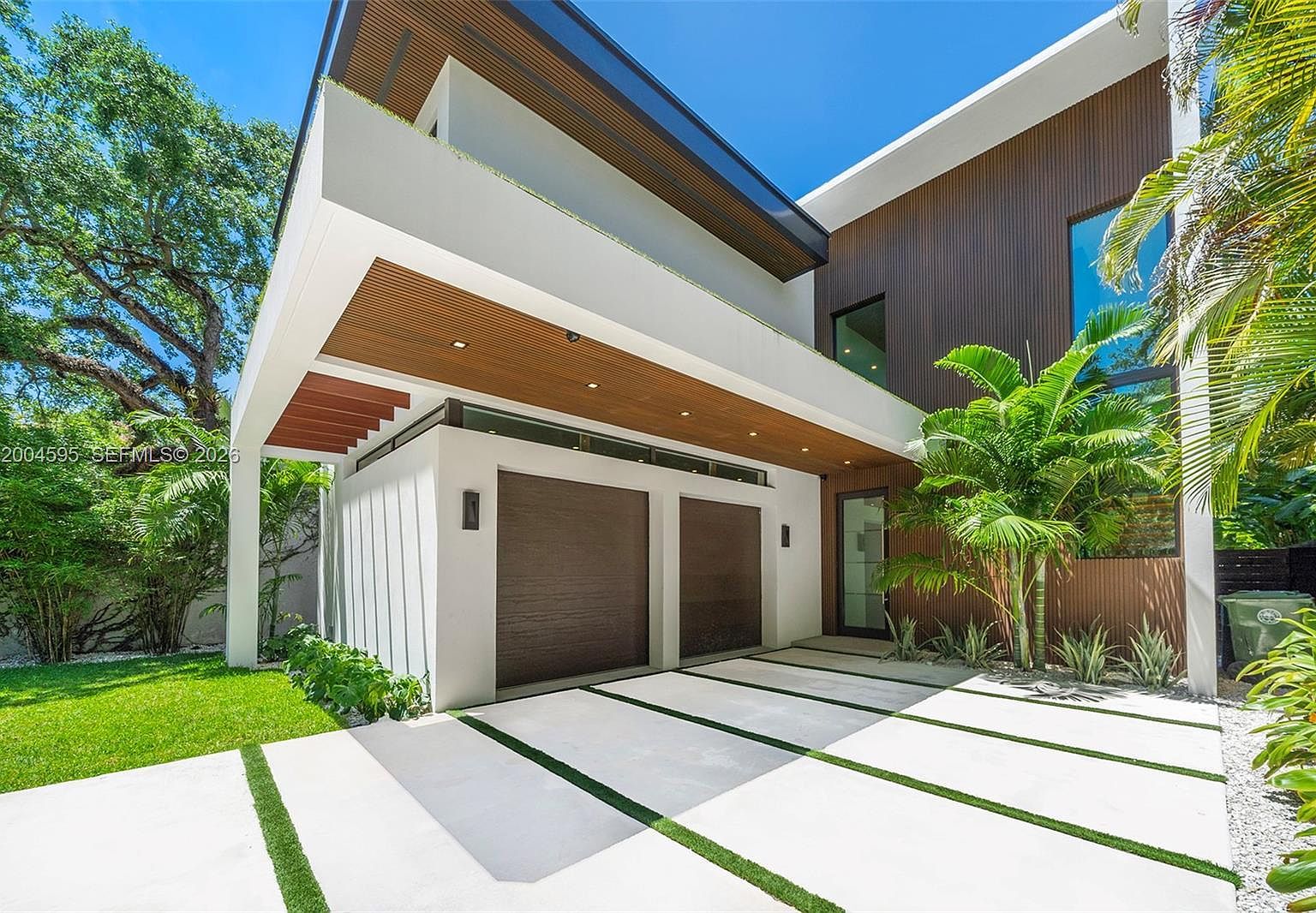 2521 Lincoln Ave Miami, FL 33133 - Thumbnail 3