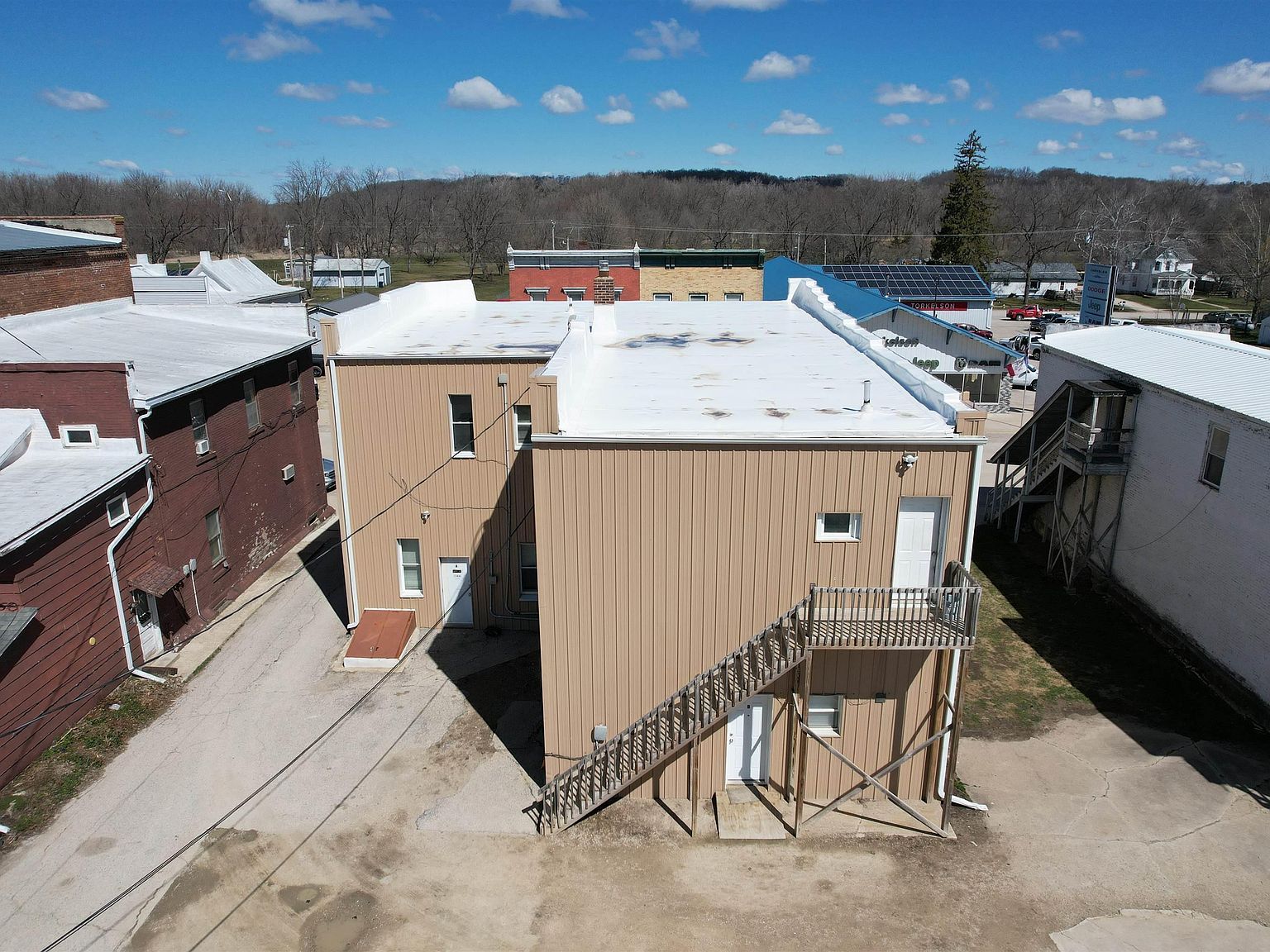 221 Center St Elgin, IA 52141 - Thumbnail 3