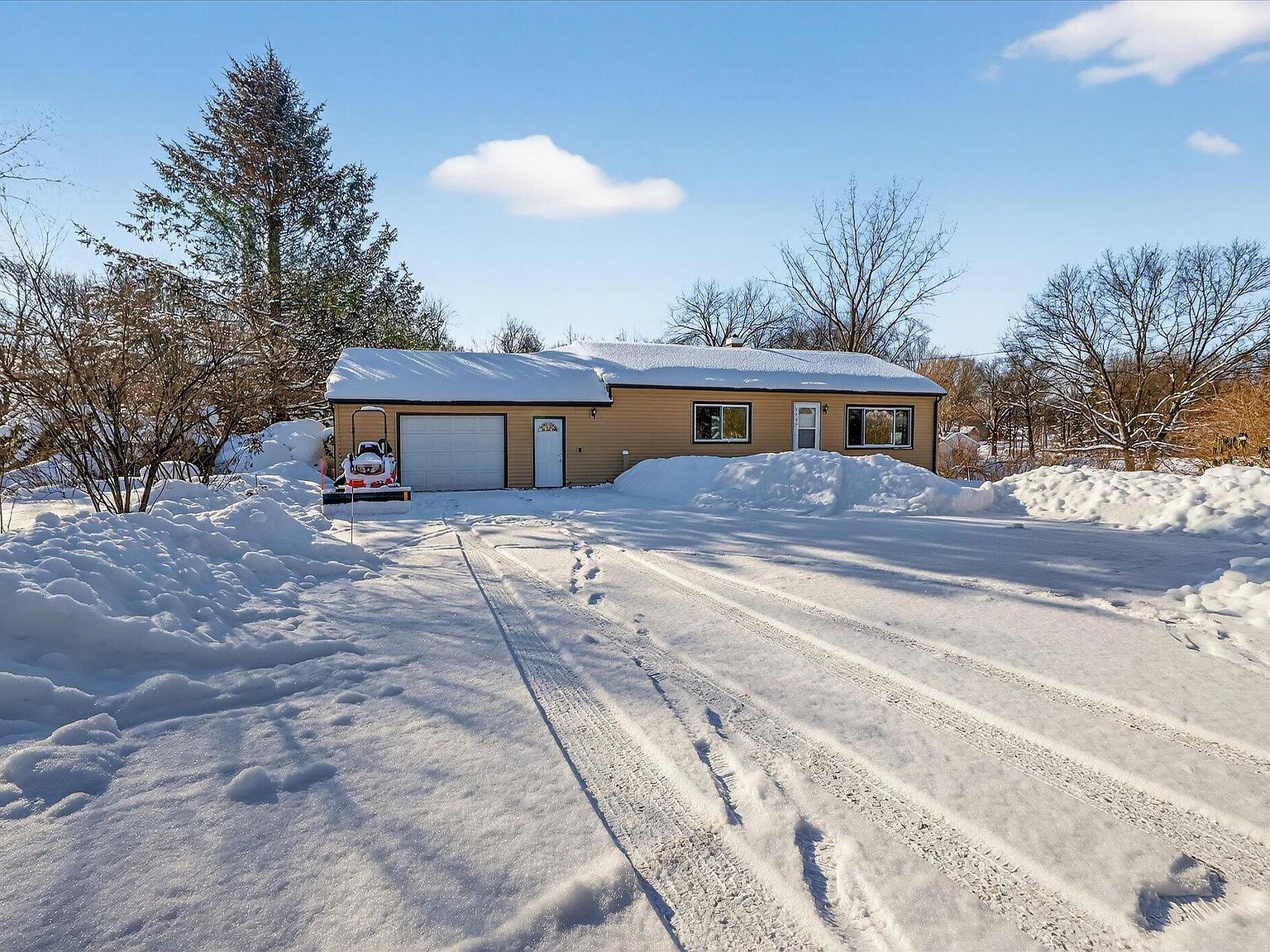 8949 Stadium Dr Kalamazoo, MI 49009 - Thumbnail 3