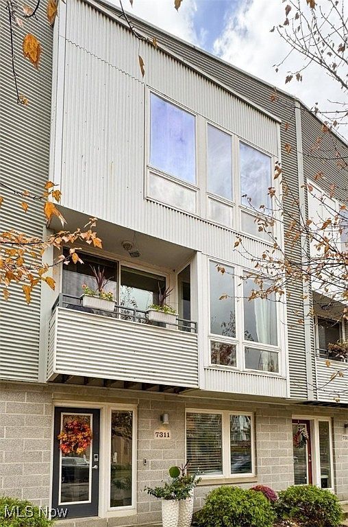 7311 Father Frascati Dr Cleveland, OH 44102 - Thumbnail 3