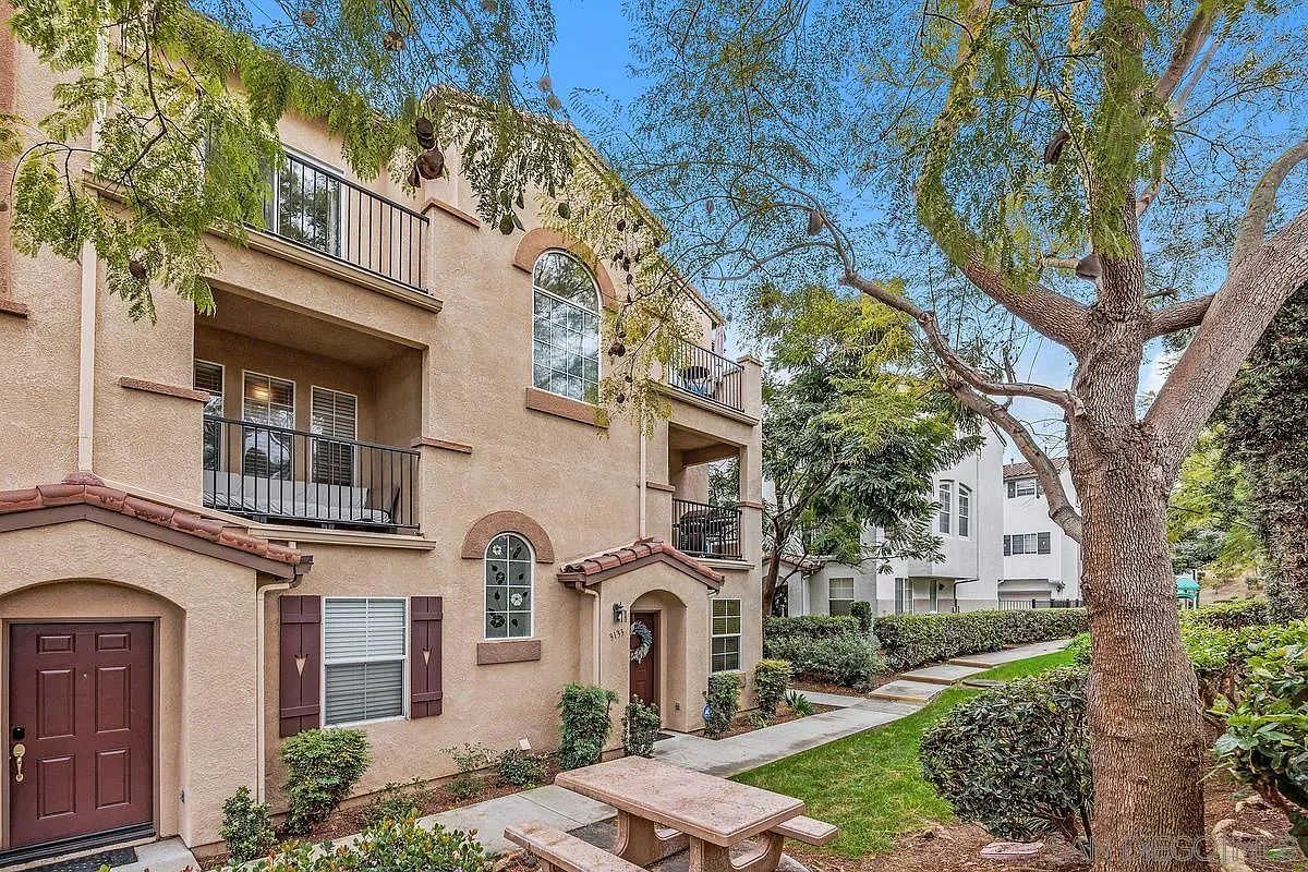 3133 Via Puerta Carlsbad, CA 92009 - Thumbnail 3