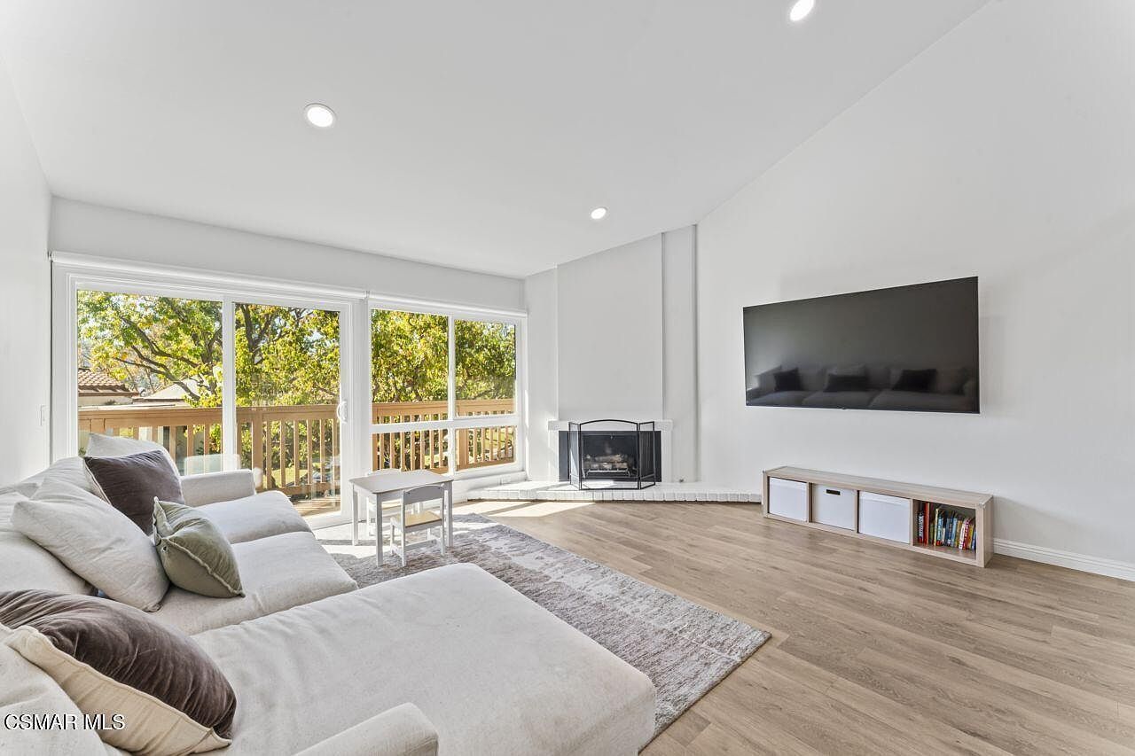 559 Racquet Club Ln Thousand Oaks, CA 91360 - Thumbnail 3