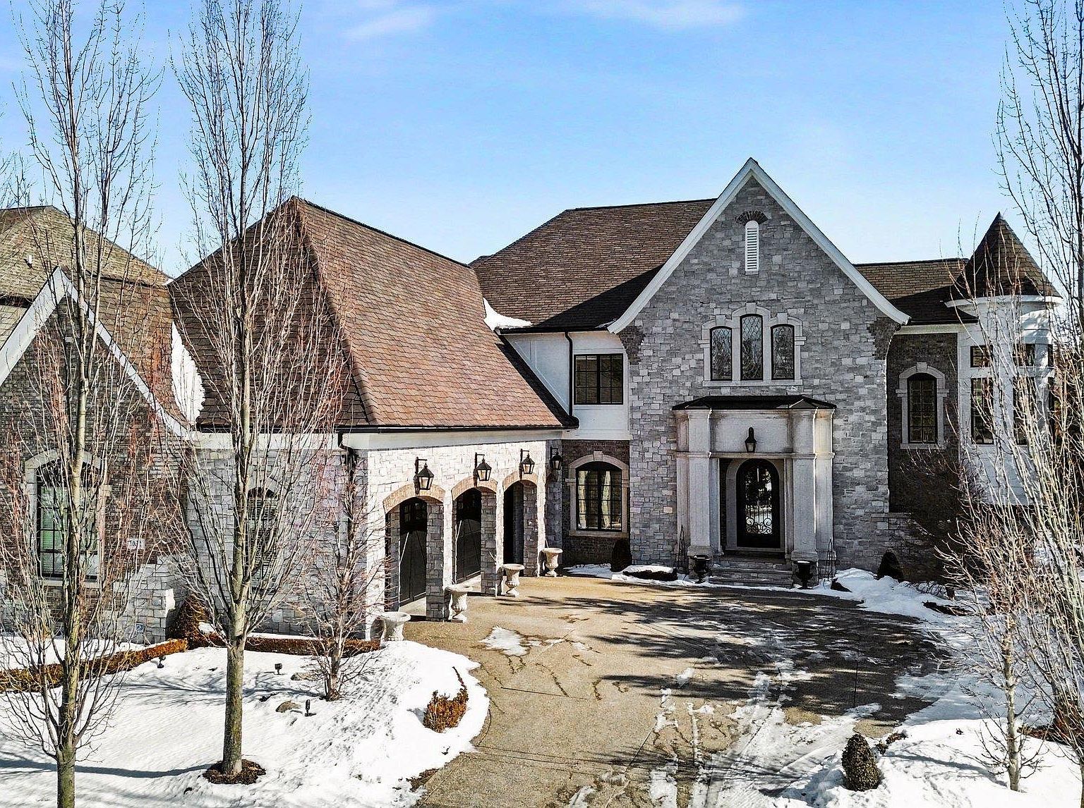 1021 Clear Creek Dr Rochester Hills, MI 48306 - Thumbnail 3