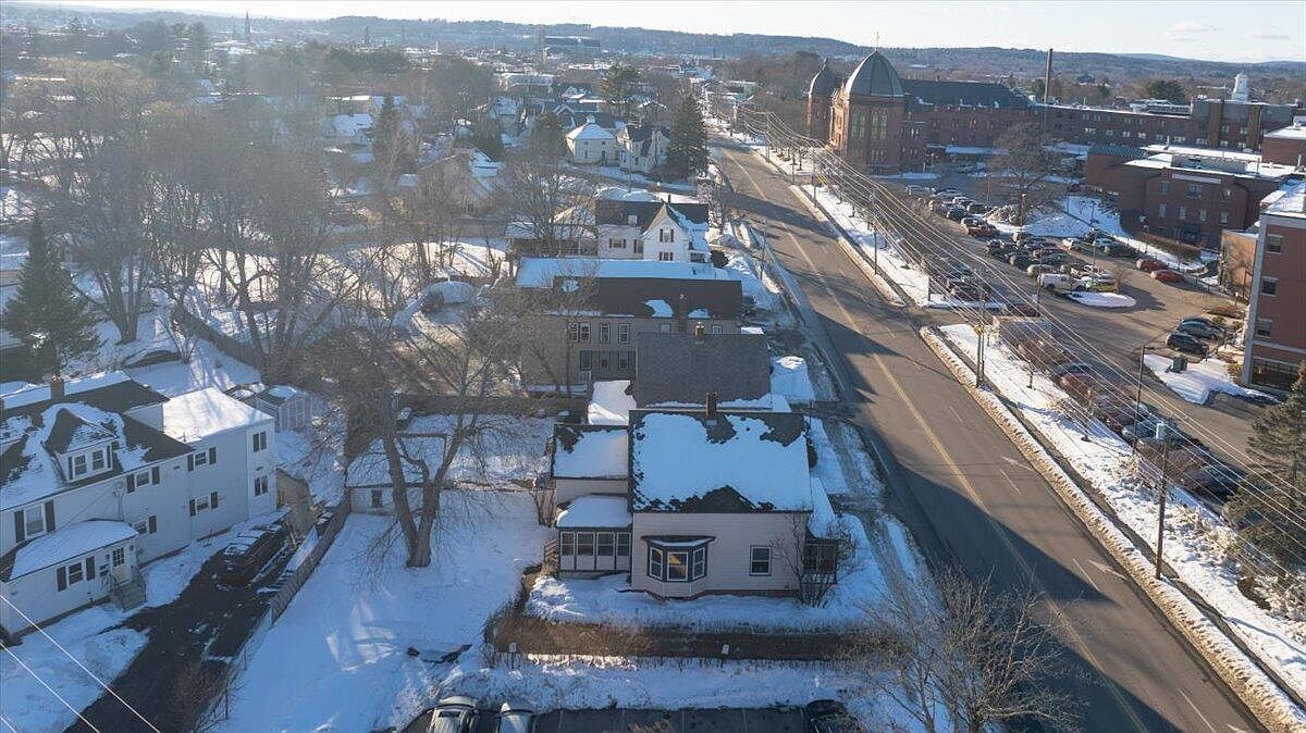 347 Sabattus St Lewiston, ME 04240 - Thumbnail 3