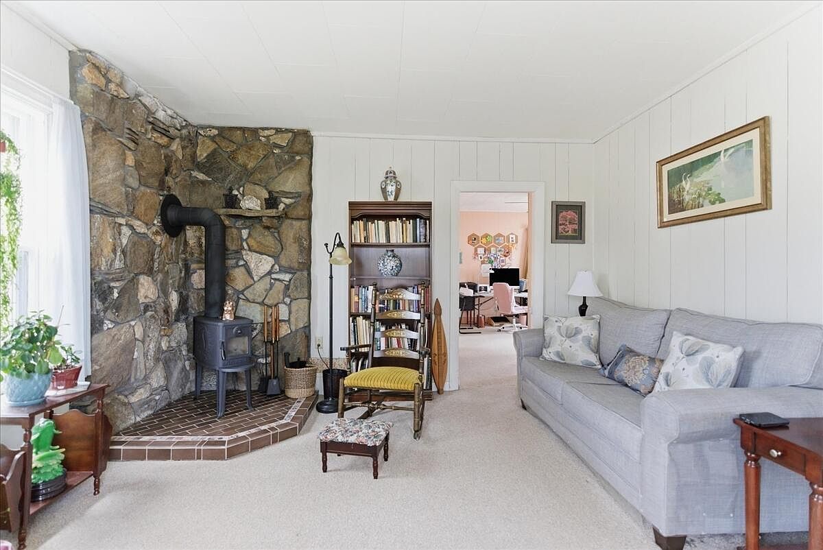 11 Elmwood Rd Auburn, ME 04210 - Thumbnail 3