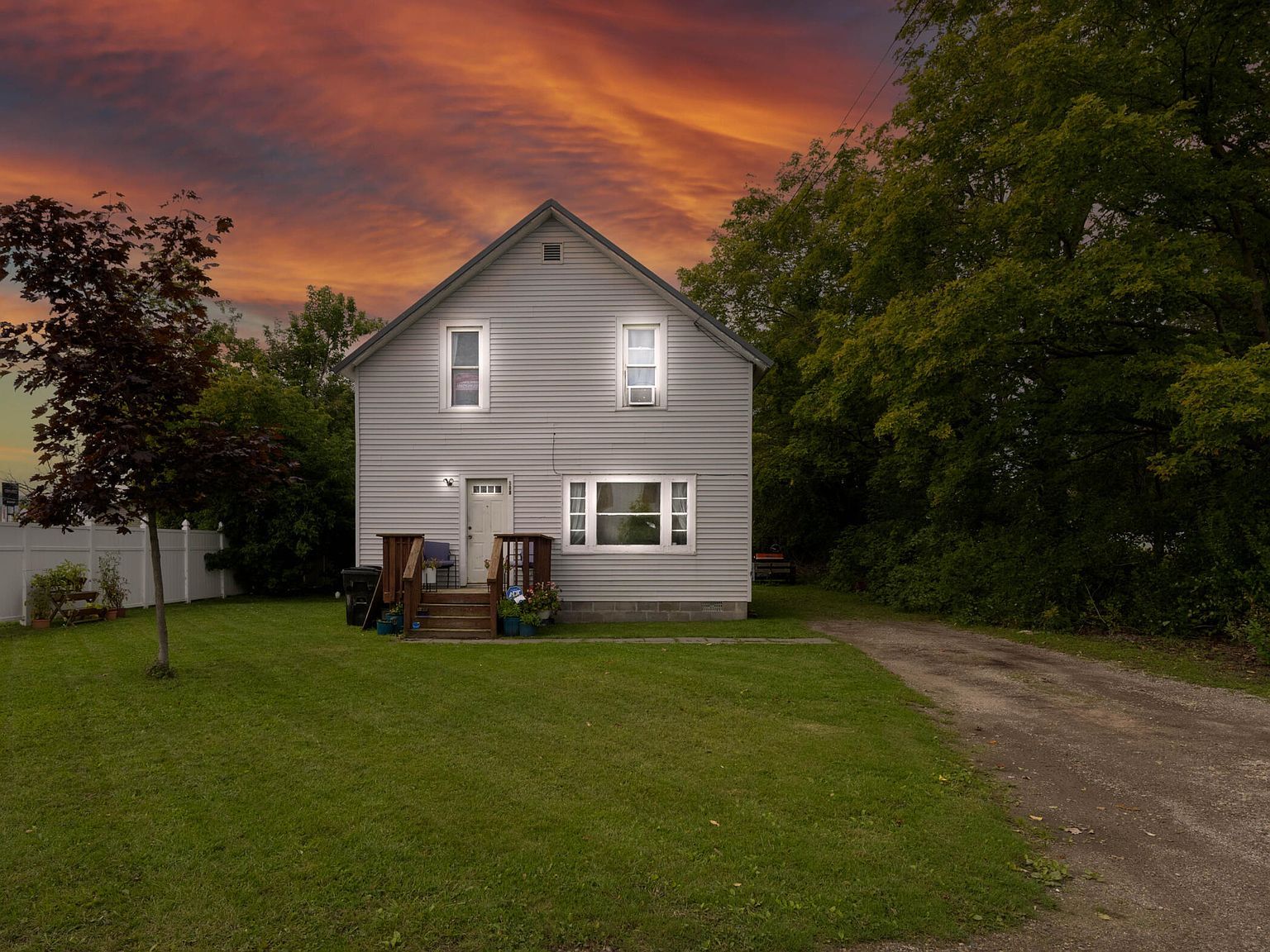 509 W 1st St Cheboygan, MI 49721 - Thumbnail 3