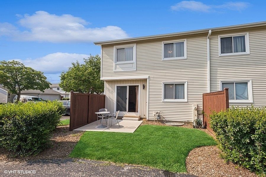 355 Hazelwood Ter Buffalo Grove, IL 60089 - Thumbnail 3