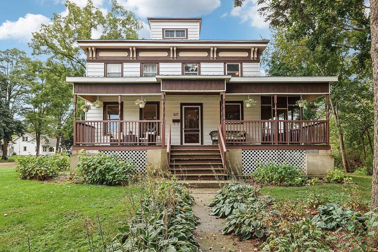 217 S Lincoln St Elkhorn, WI 53121 - Thumbnail 3