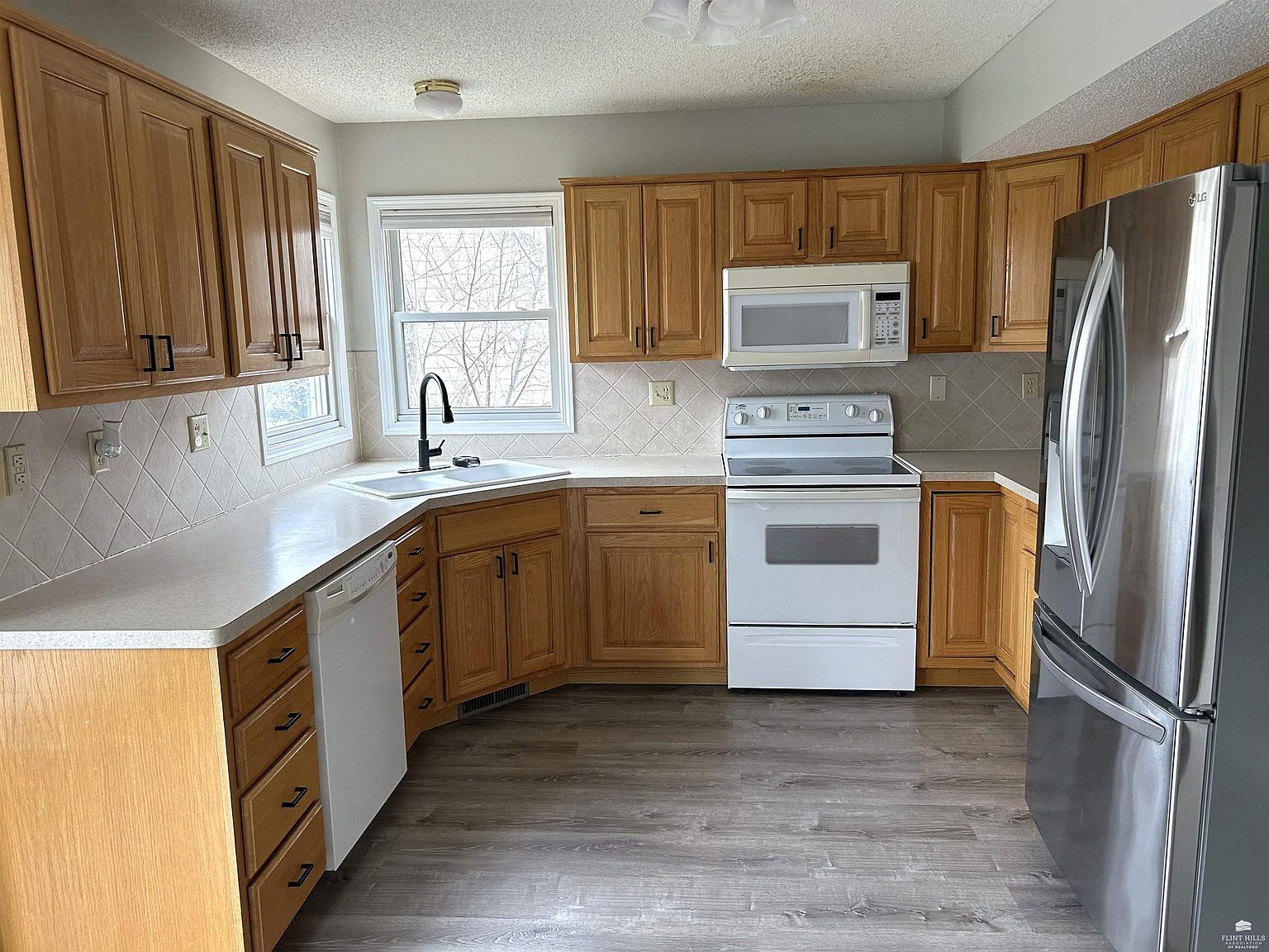 726 Whitetail Pass Manhattan, KS 66503 - Thumbnail 3