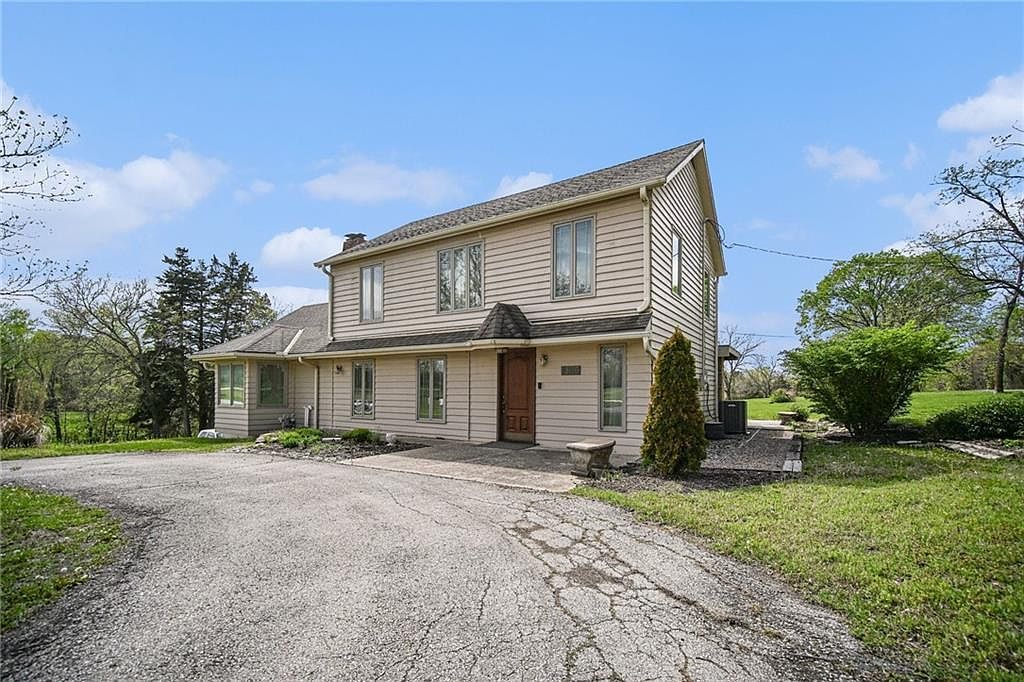 13110 Lakeshore Dr Olathe, KS 66061 - Thumbnail 3