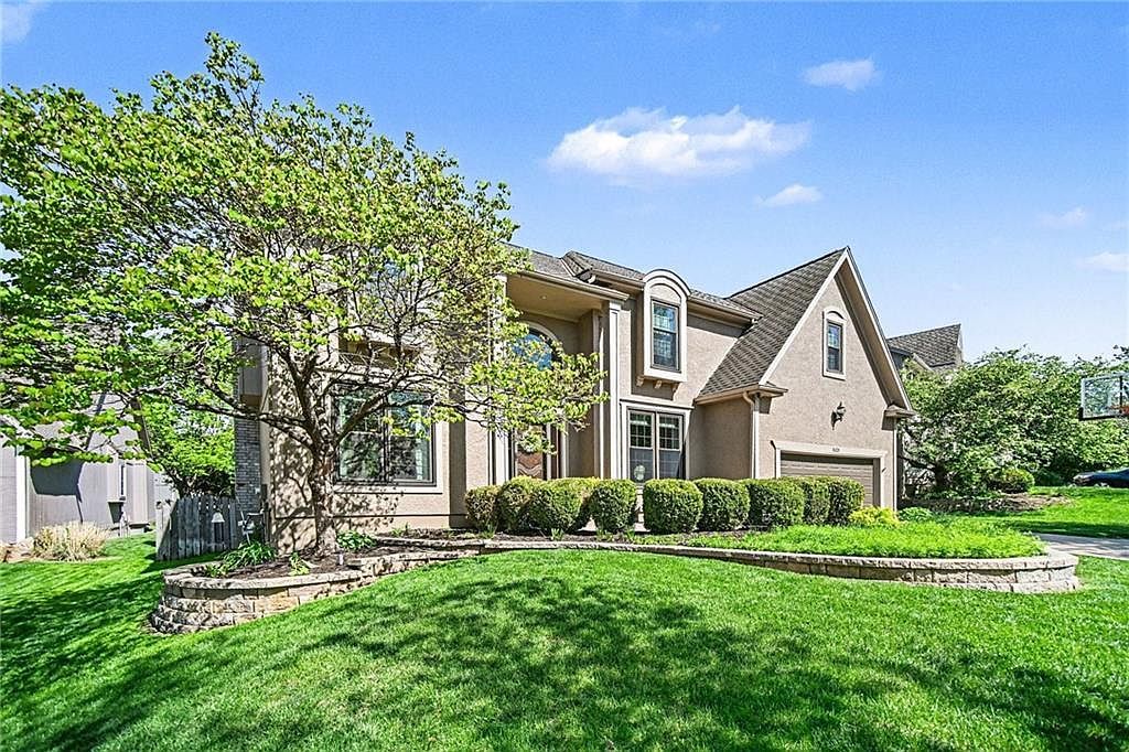 5420 W 132nd Ter Overland Park, KS 66209 - Thumbnail 3