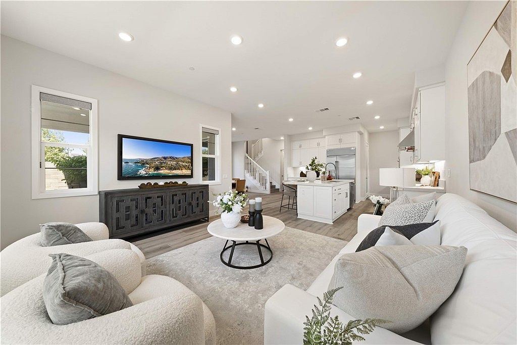 228 Merit Irvine, CA 92618 - Thumbnail 3