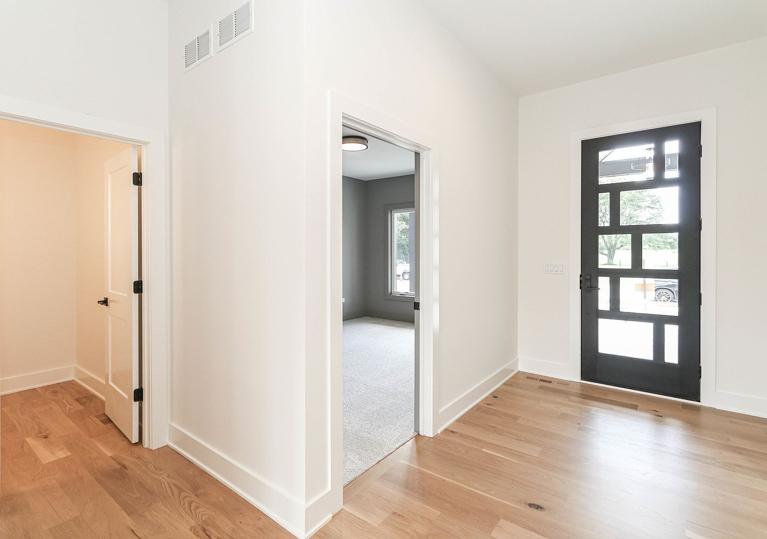 1033 Emerald Dr Naperville, IL 60563 - Thumbnail 3