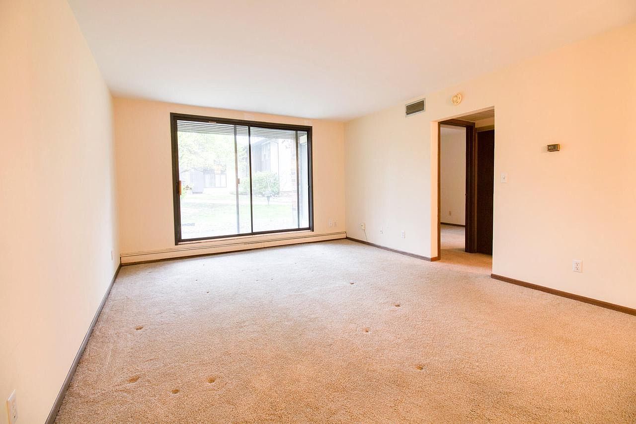 2470 W Good Hope Rd Unit 165 Glendale, WI 53209 - Thumbnail 3