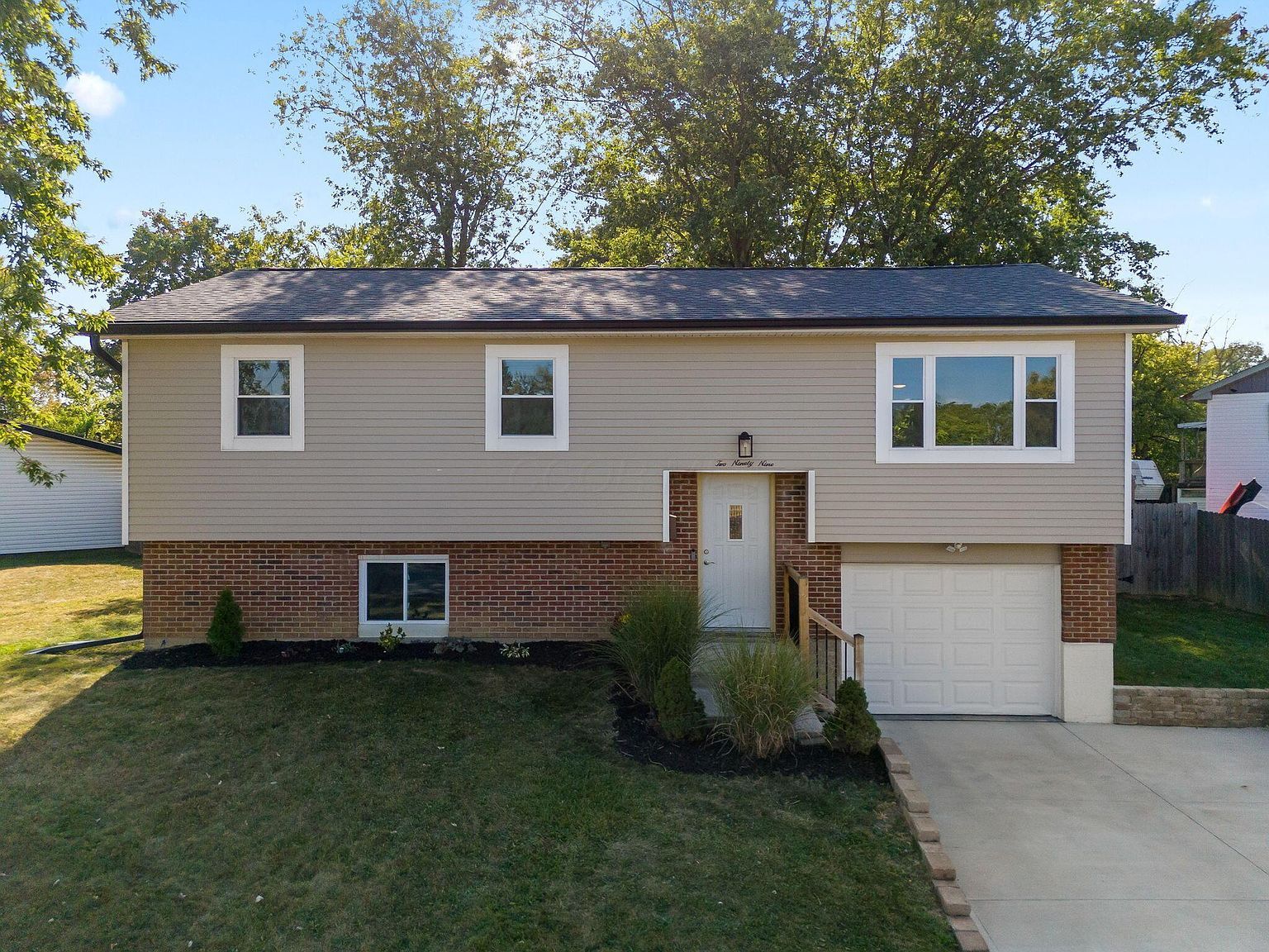 299 Lombard Rd Columbus, OH 43228 - Thumbnail 3