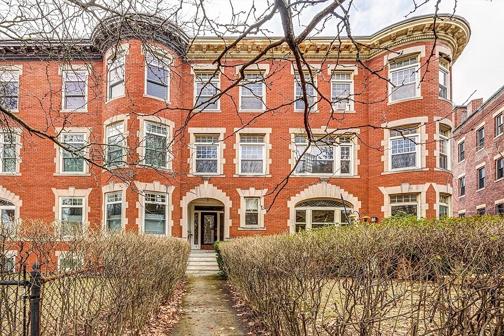 9 Clinton Path #1 Brookline, MA 02445 - Thumbnail 3