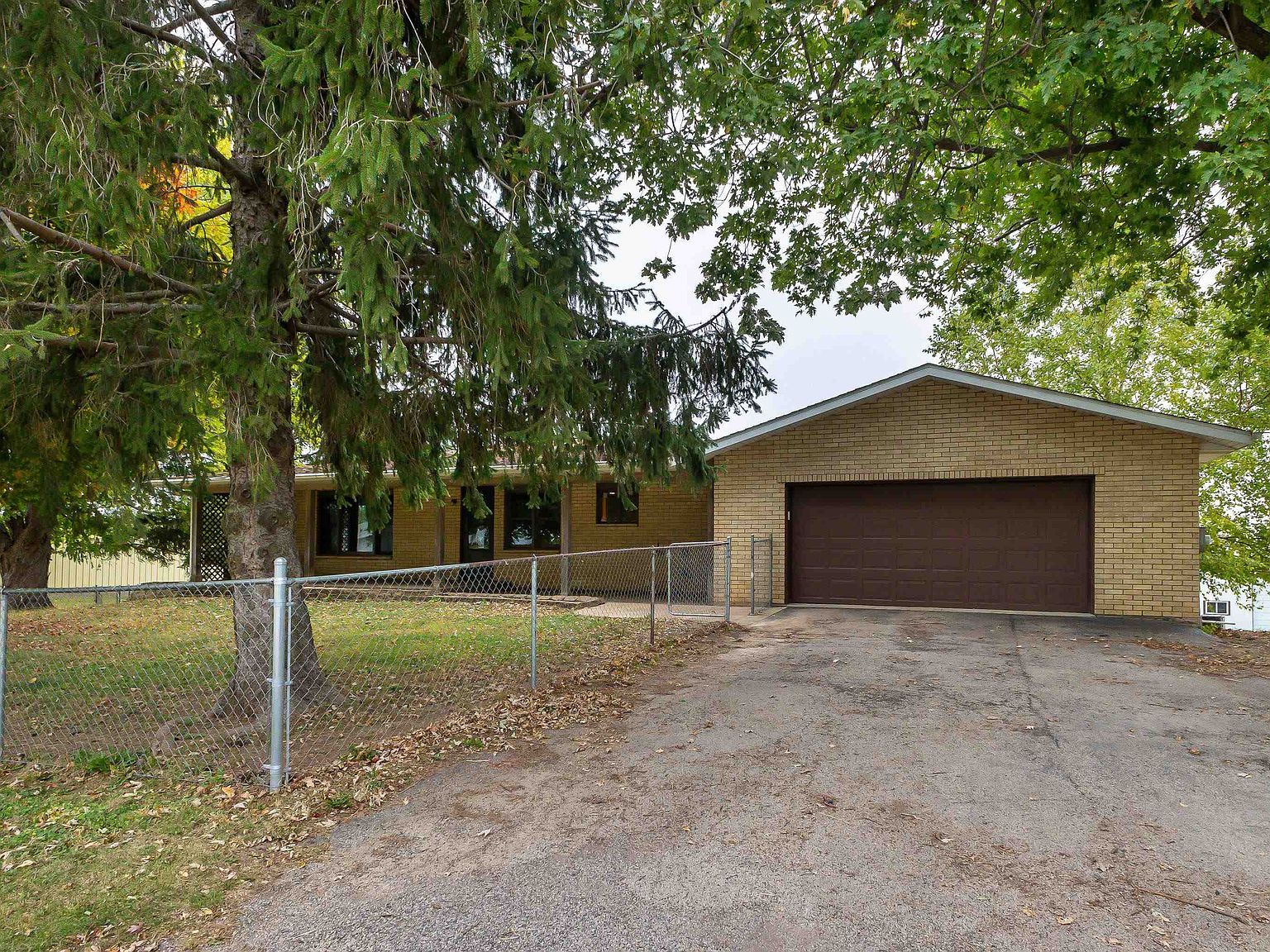 8891 N Badger Rd East Dubuque, IL 61025 - Thumbnail 3