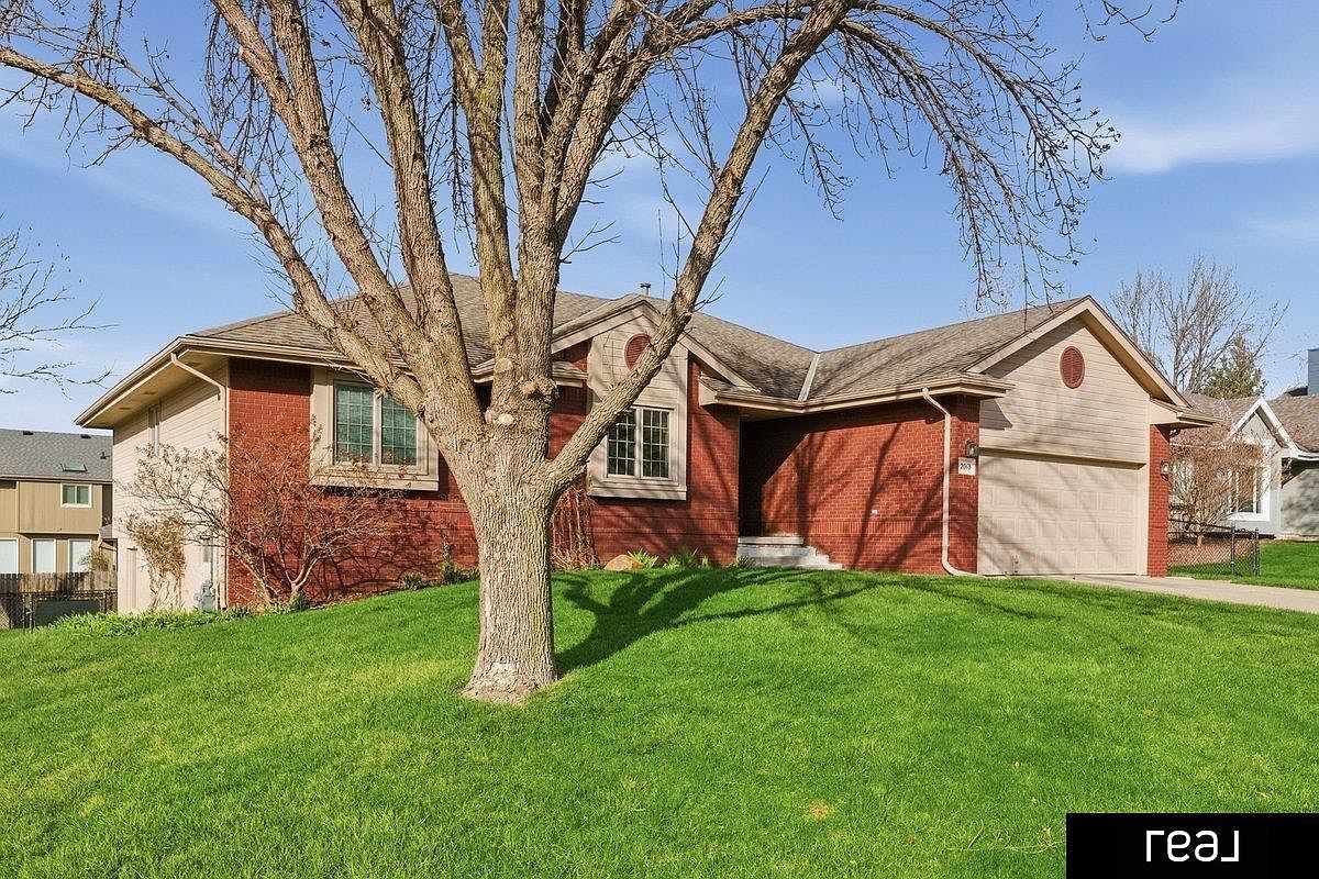 2013 Liberty Ln Papillion, NE 68133 - Thumbnail 3