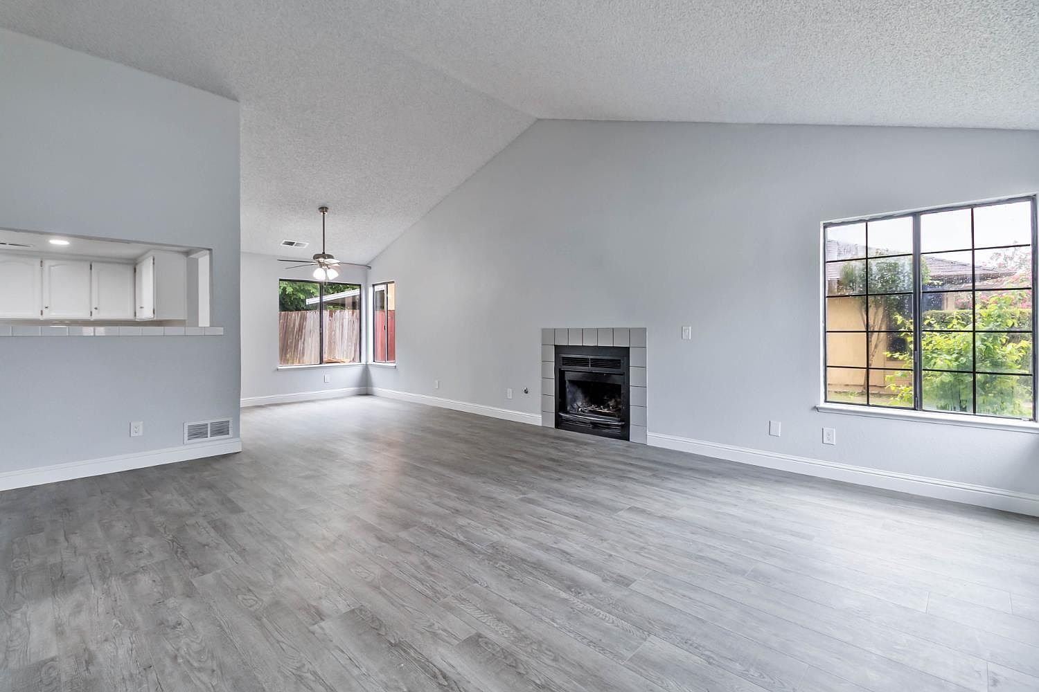 2244 N Prospect Ave Fresno, CA 93722 - Thumbnail 3