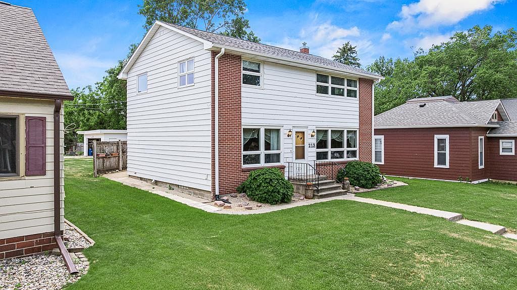 213 2nd St E Jasper, MN 56144 - Thumbnail 3