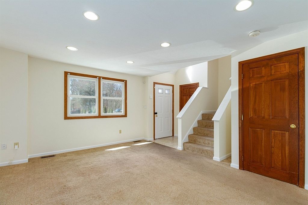 1 Heritage Dr Medway, MA 02053 - Thumbnail 3