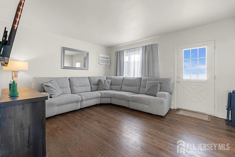 135 High St Piscataway, NJ 08854 - Thumbnail 3