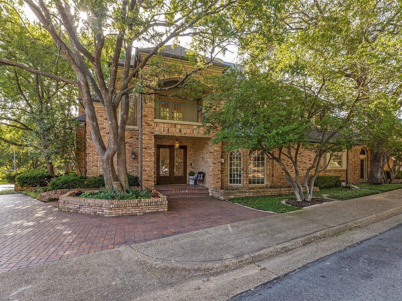 7740 Glen Albens Cir Dallas, TX 75225 - Thumbnail 3