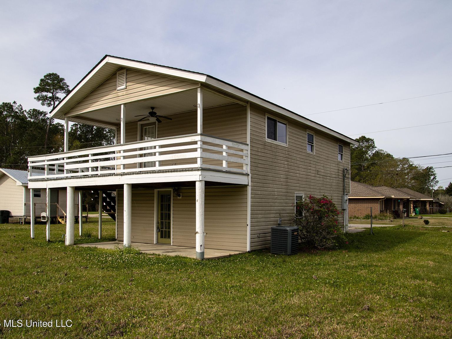 924 Washington St Waveland, MS 39576 - Thumbnail 3