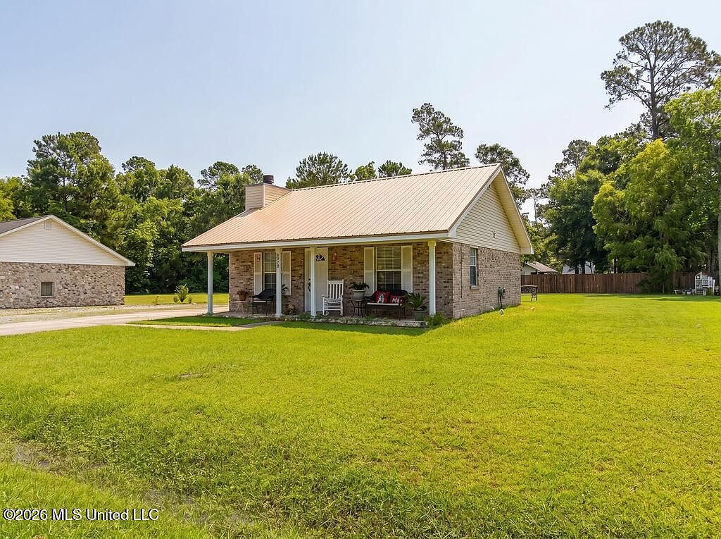 1002 Washington St Waveland, MS 39576 - Thumbnail 3