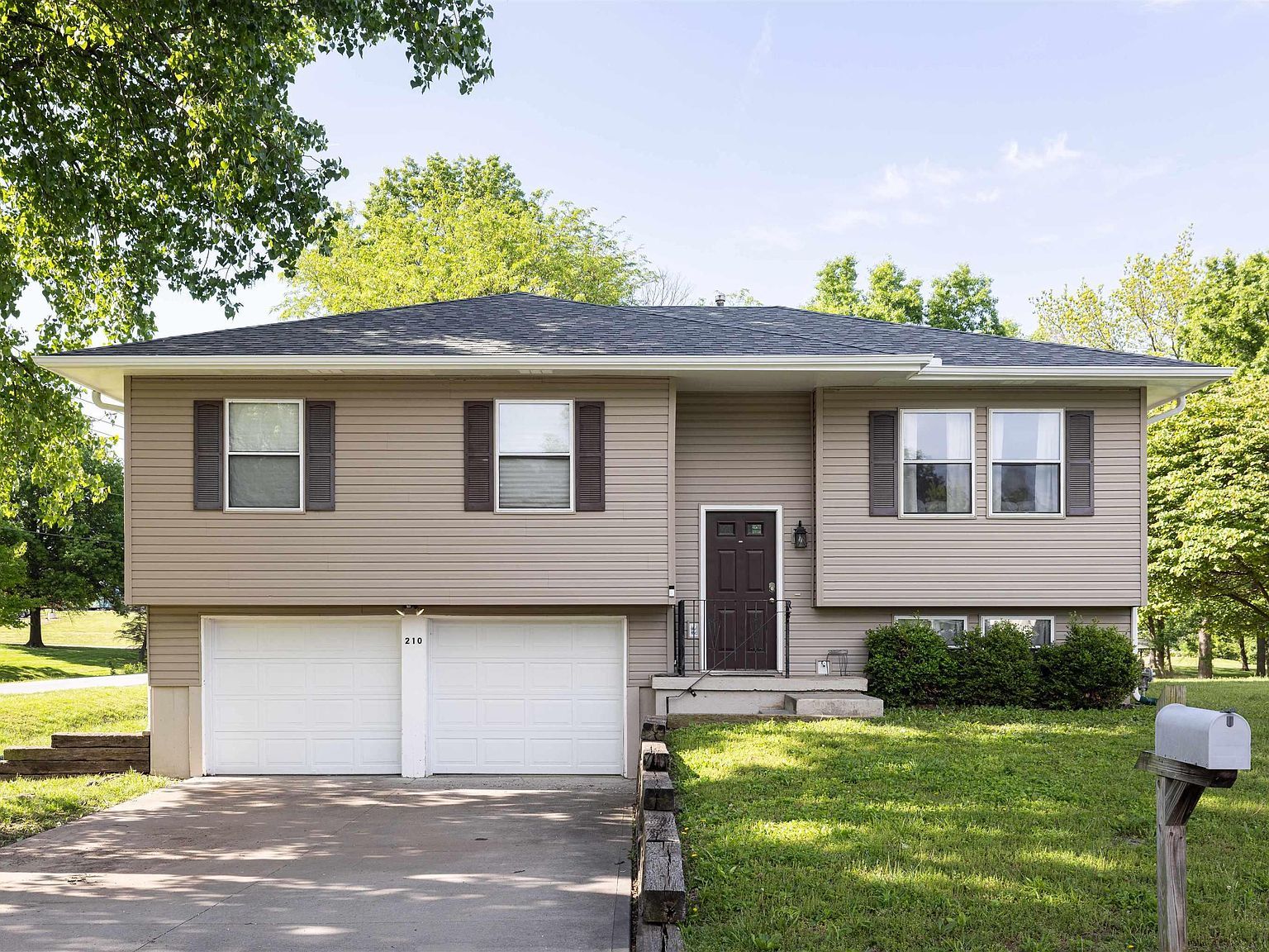 210 E Swisher Dr Clinton, MO 64735 - Thumbnail 3
