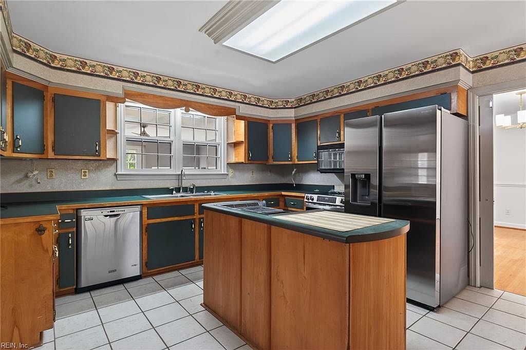 217 Cedar Rd Chesapeake, VA 23322 - Thumbnail 3