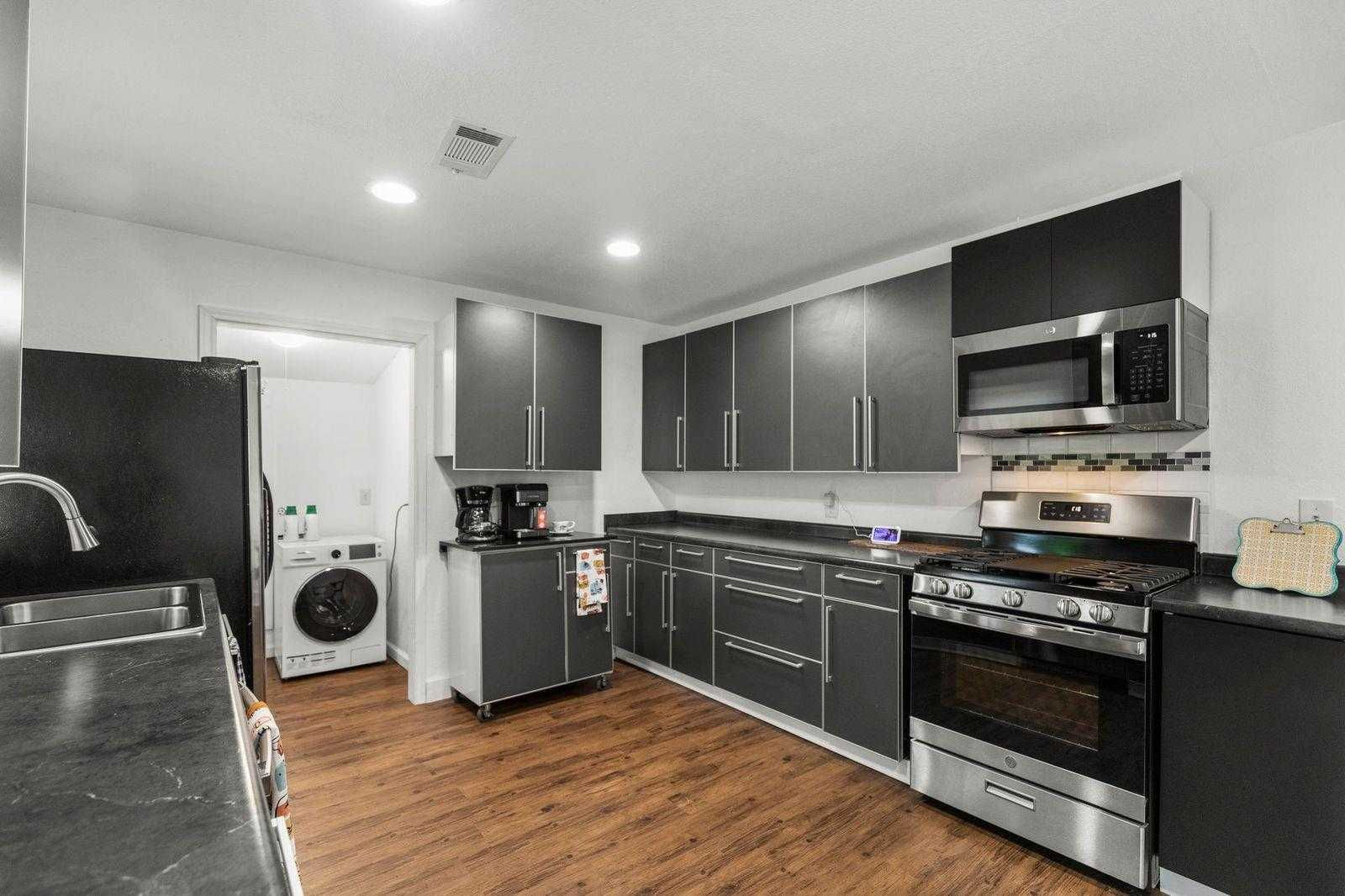 5808 Community Drive, Houston, TX, USA, 77005 - Thumbnail 3