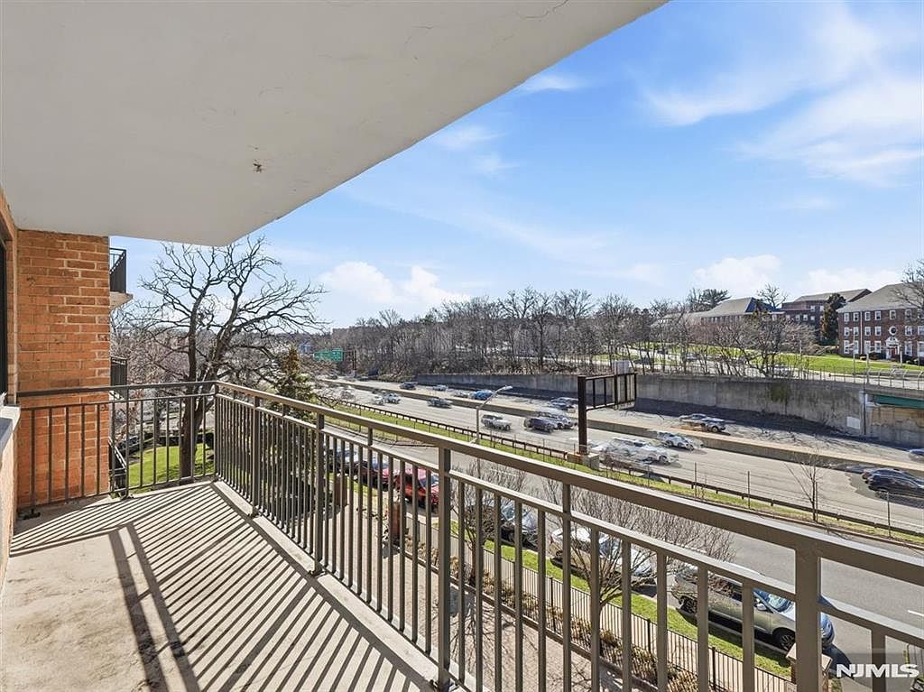 60 Parkway Dr E APT 4G East Orange, NJ 07017 - Thumbnail 3