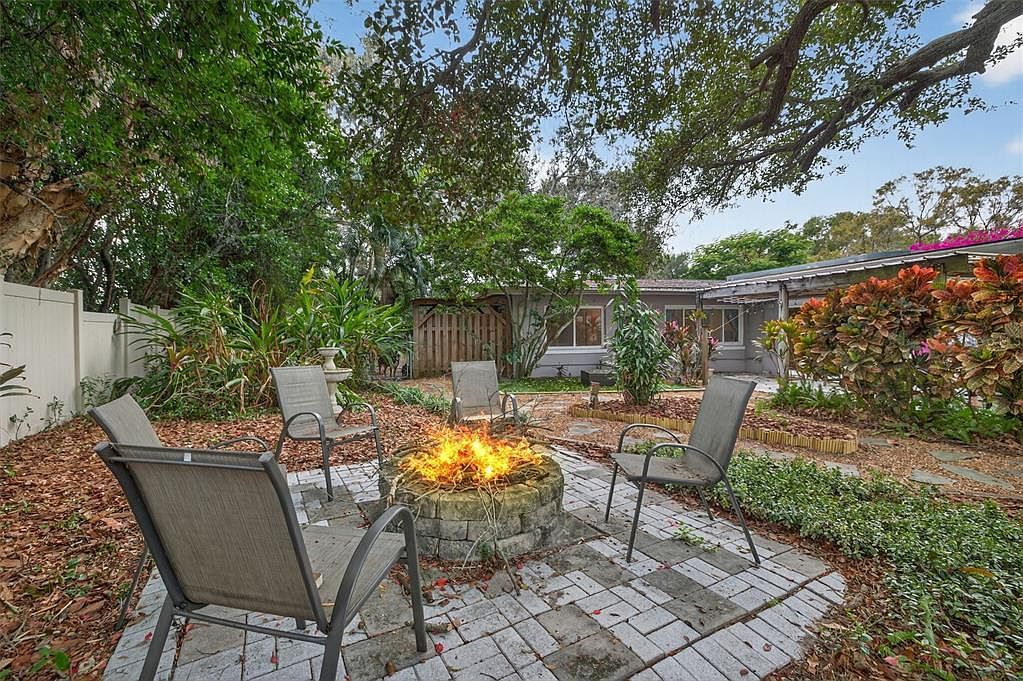 1007 Palm Terrace Dr Clearwater, FL 33755 - Thumbnail 3