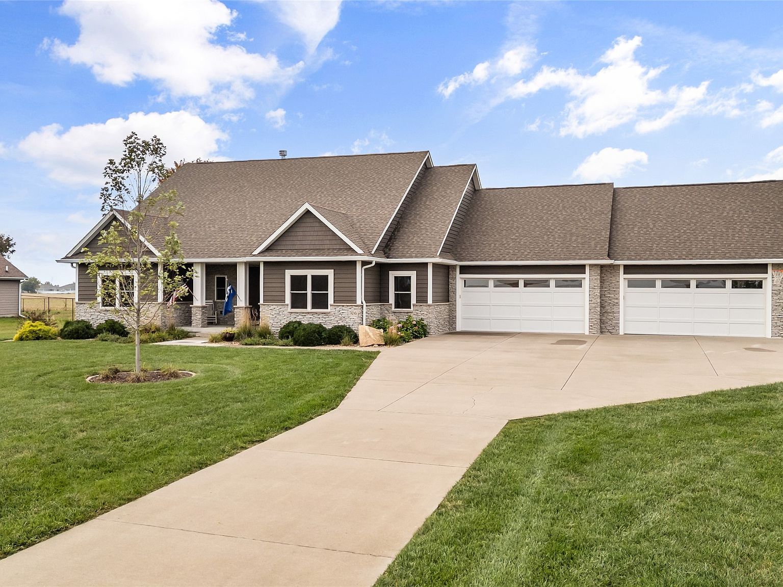 706 Pleasant St SE Bondurant, IA 50035 - Thumbnail 3